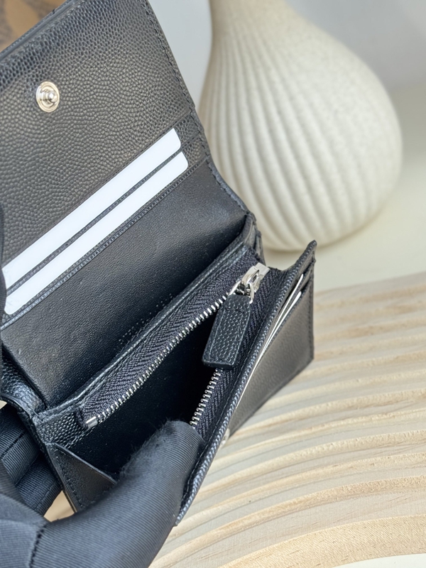 イヴサンローラン財布着用イメージ